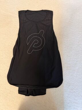 Peloton Lululemon Black Sleeveless Workout Tank with Reflective Logo